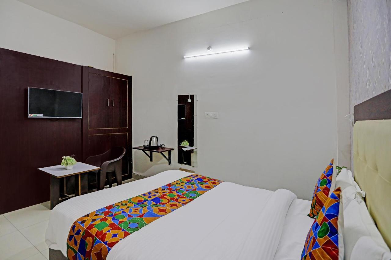 Shree Hotel *